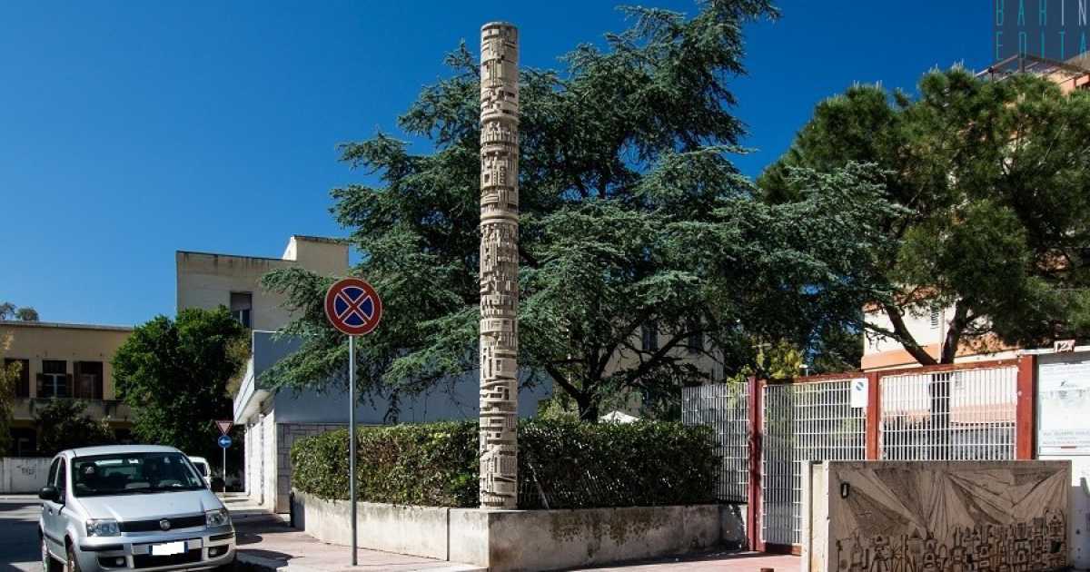 "Totem", maioliche e pannelli colorati: l'arte nascosta tra i palazzi moderni di Bari